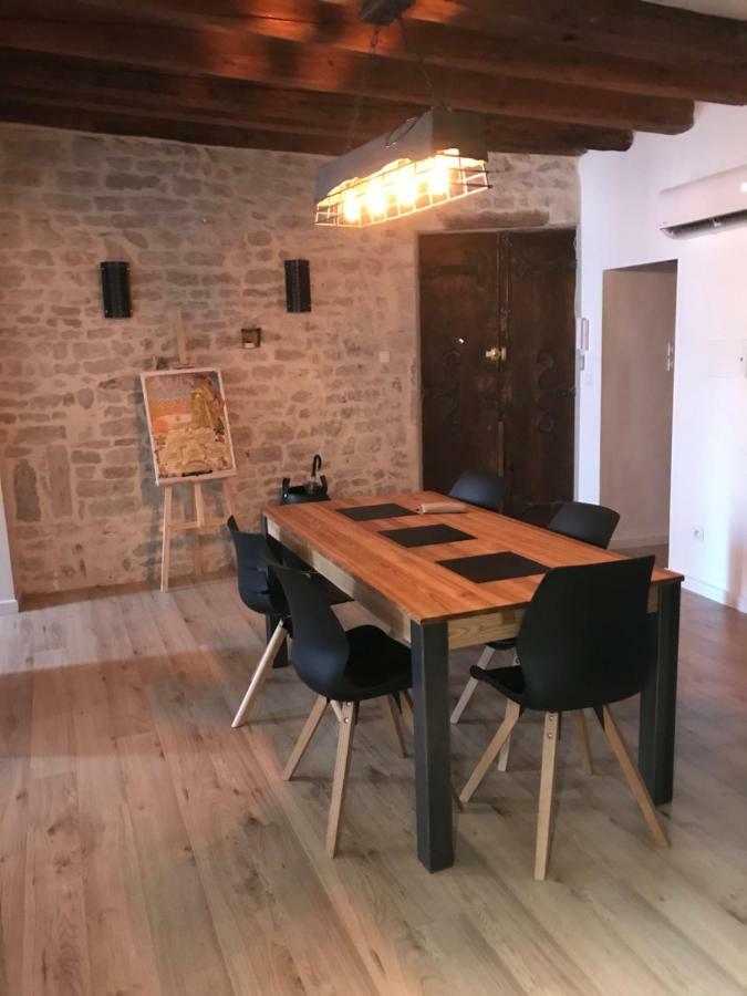Le Logis De L'Etoile Apartment Nimes Bagian luar foto